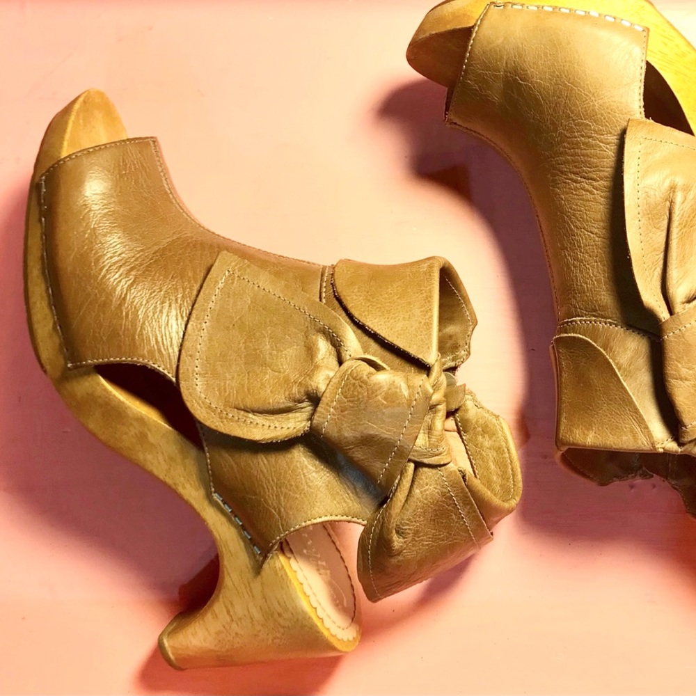 Anthropologie Booties Taupe Clog Shoes Size 6 1/2